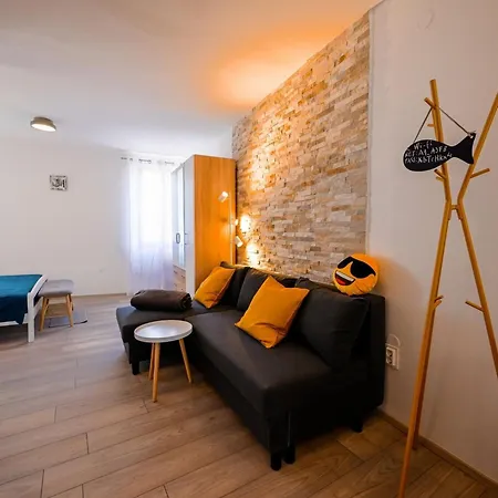 Old Town Modern And Sunny Apartment